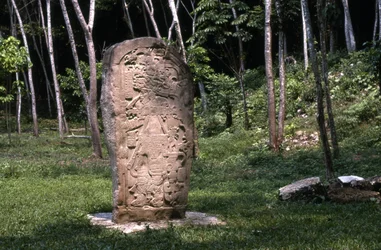 Stela 1, Terminal-Klassik-Periode (830-930 n. Chr.)